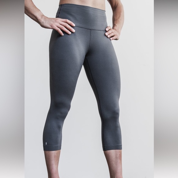 Nobull Women's High-Rise Matte Tight 21" Size S - Picture 1 of 10